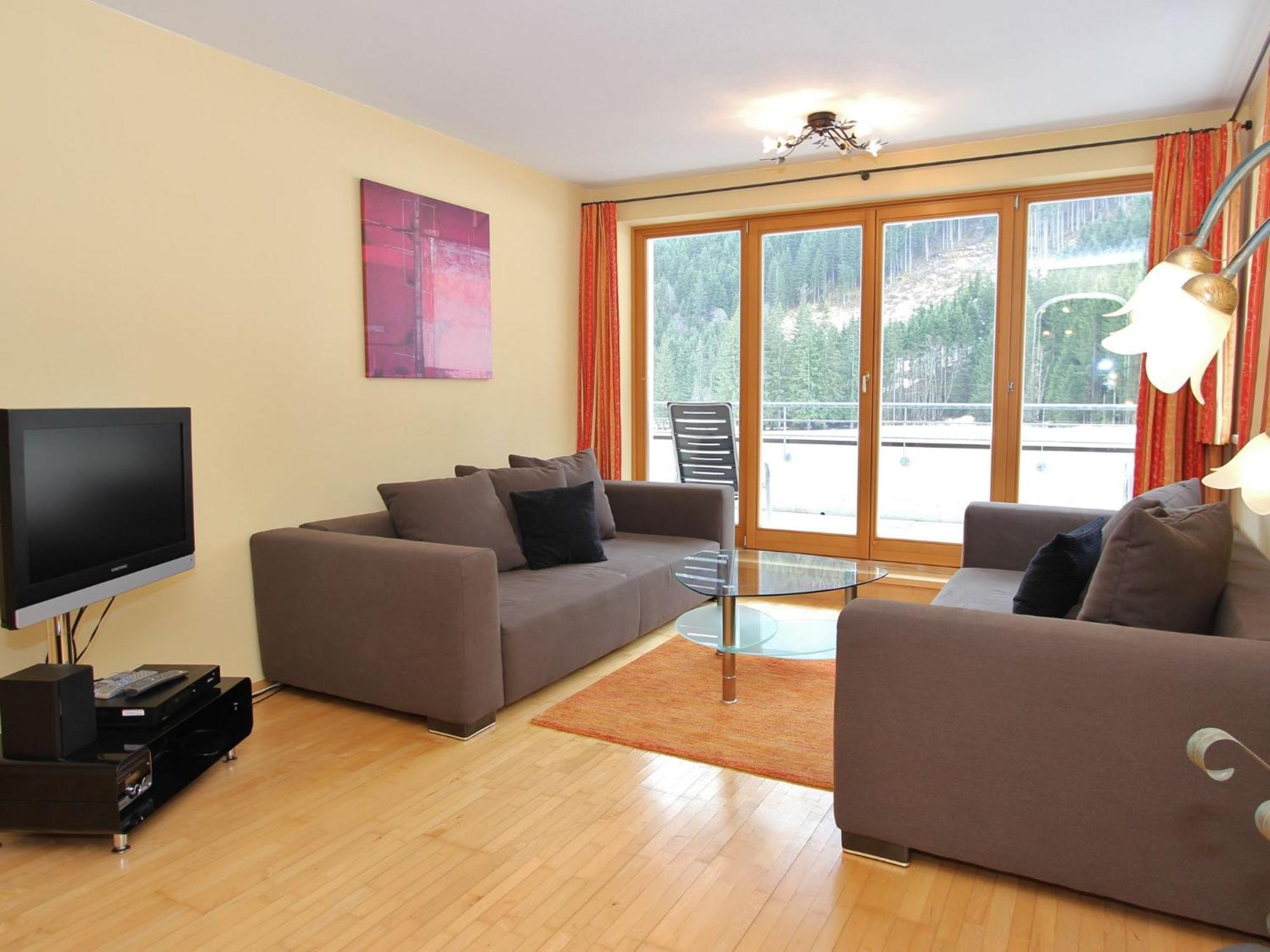 Large Chalet Apartment In Saalbach Hinterglemm Экстерьер фото