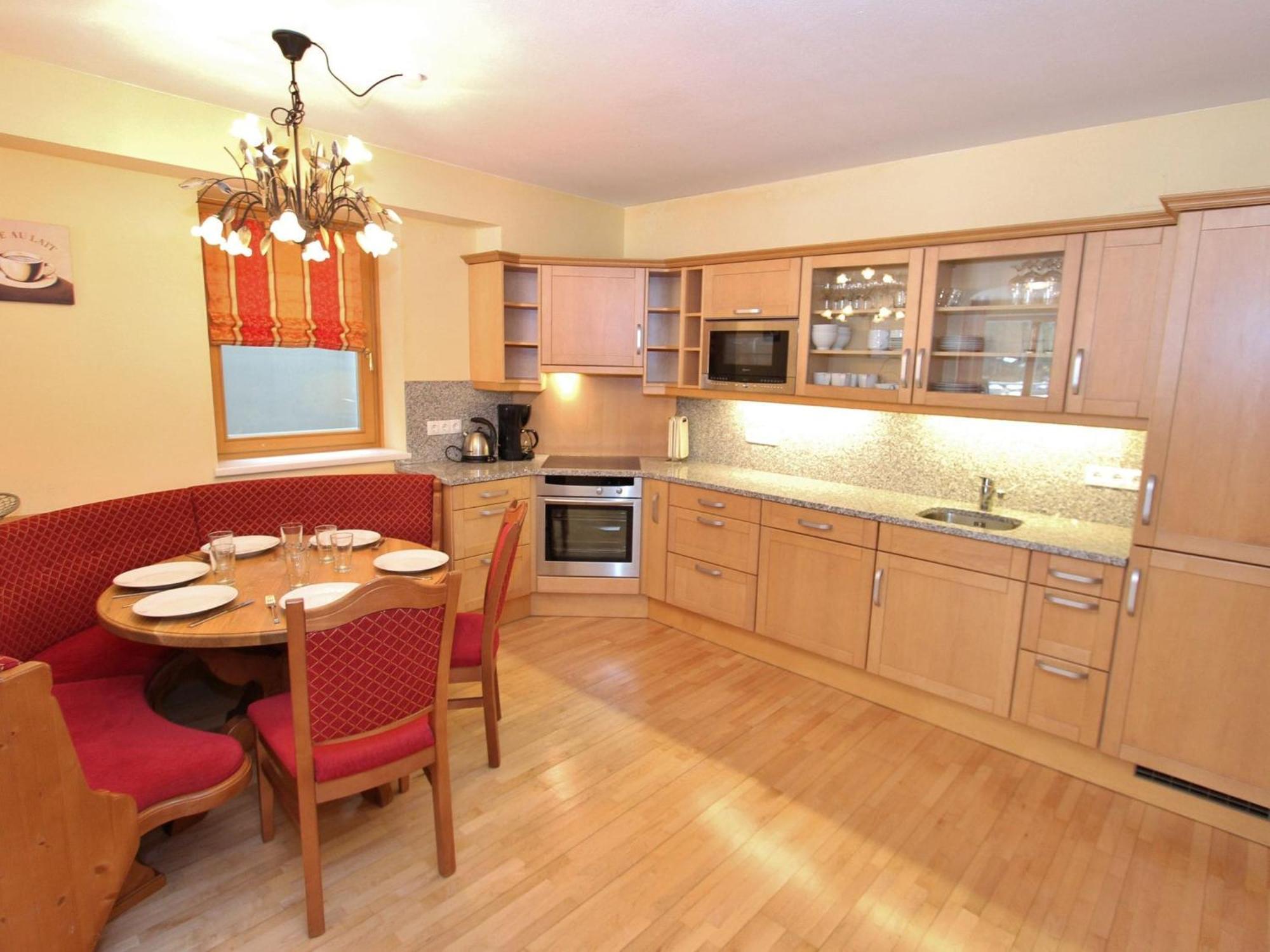 Large Chalet Apartment In Saalbach Hinterglemm Экстерьер фото