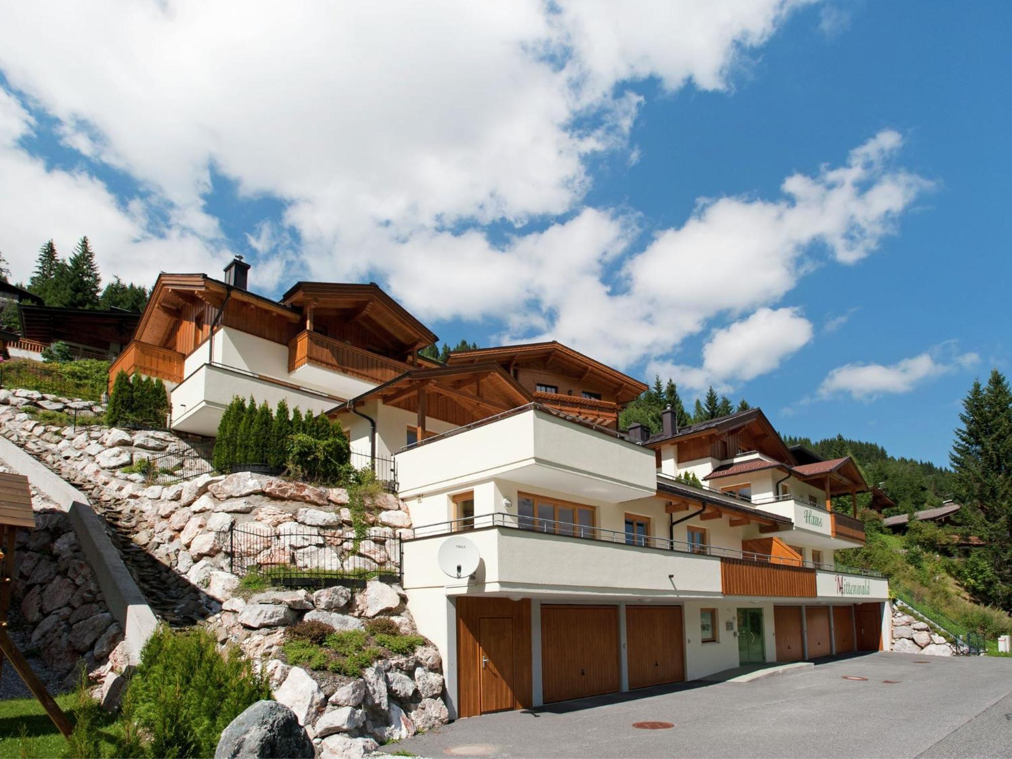 Large Chalet Apartment In Saalbach Hinterglemm Экстерьер фото