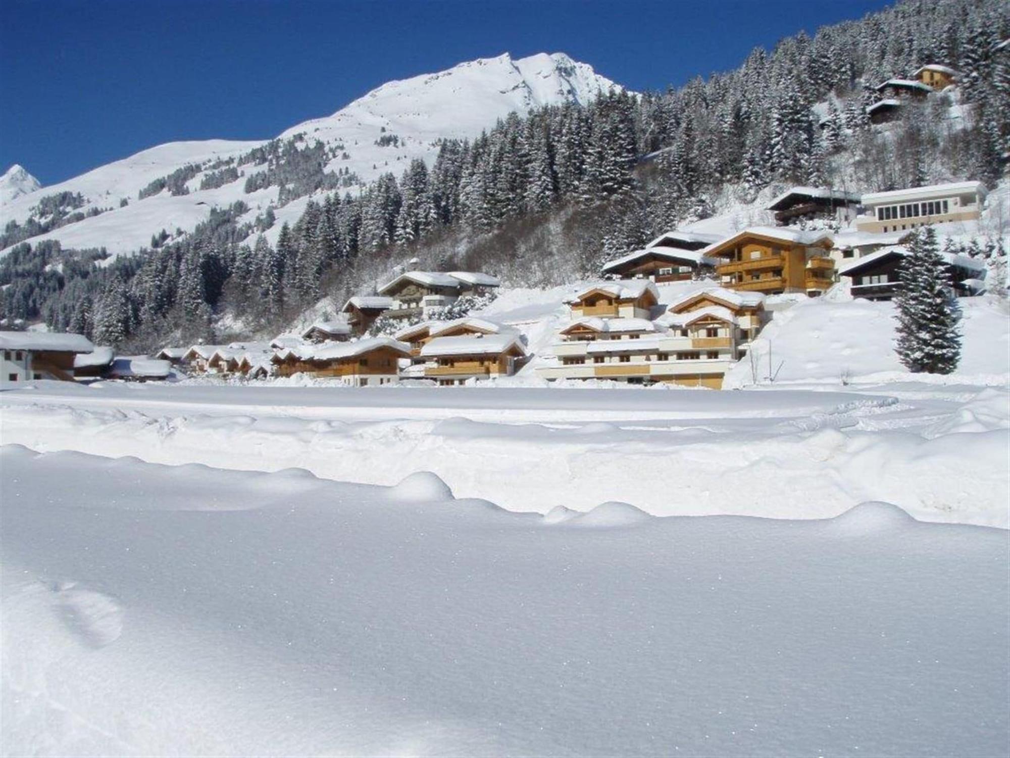 Large Chalet Apartment In Saalbach Hinterglemm Экстерьер фото